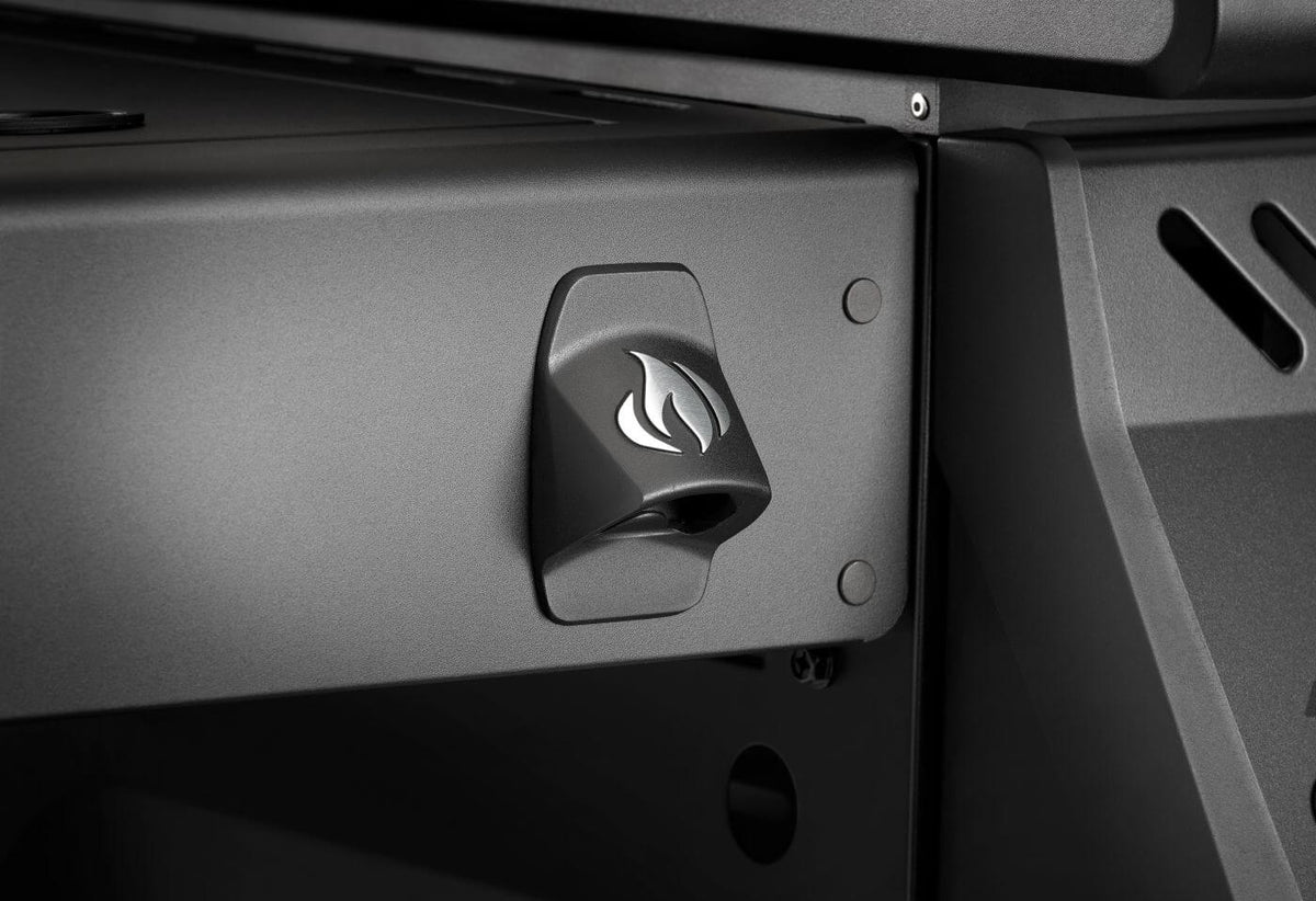 Napoleon Phantom, Rogue® PRO 30 Plancha, SIZZLE ZONE™ Seitenbrenner, mattschwarz