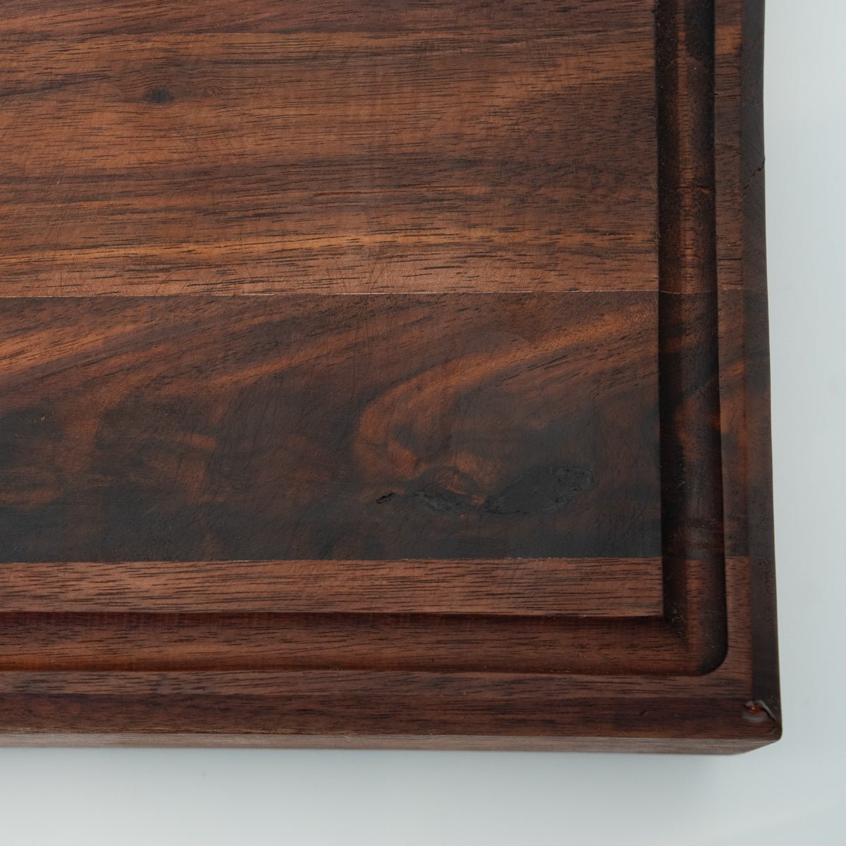 BABOSSA | Nussbaum Schneidebrett XL | Naturkante | Saftrille | 70x40x6 cm - Grillstar.deBABOSSA | Nussbaum Schneidebrett XL | Naturkante | Saftrille | 70x40x6 cmHolzbrettBABOSSAGrillstar.de