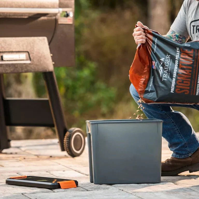 Traeger Pelletbehälter mit Deckel Staydry™ - Grillstar.deTraeger Pelletbehälter mit Deckel Staydry™TraegerGrillstar.de