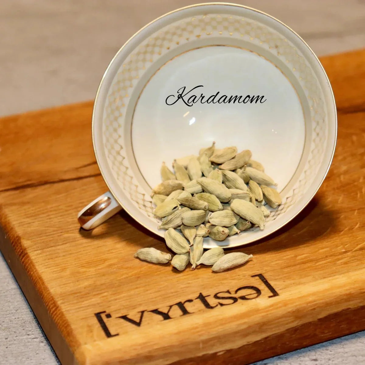 ['Vyrtse] Kardamom grün ganz 13-17mm, 100g